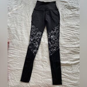 Beyond Yoga Black and White Leggings Size XS